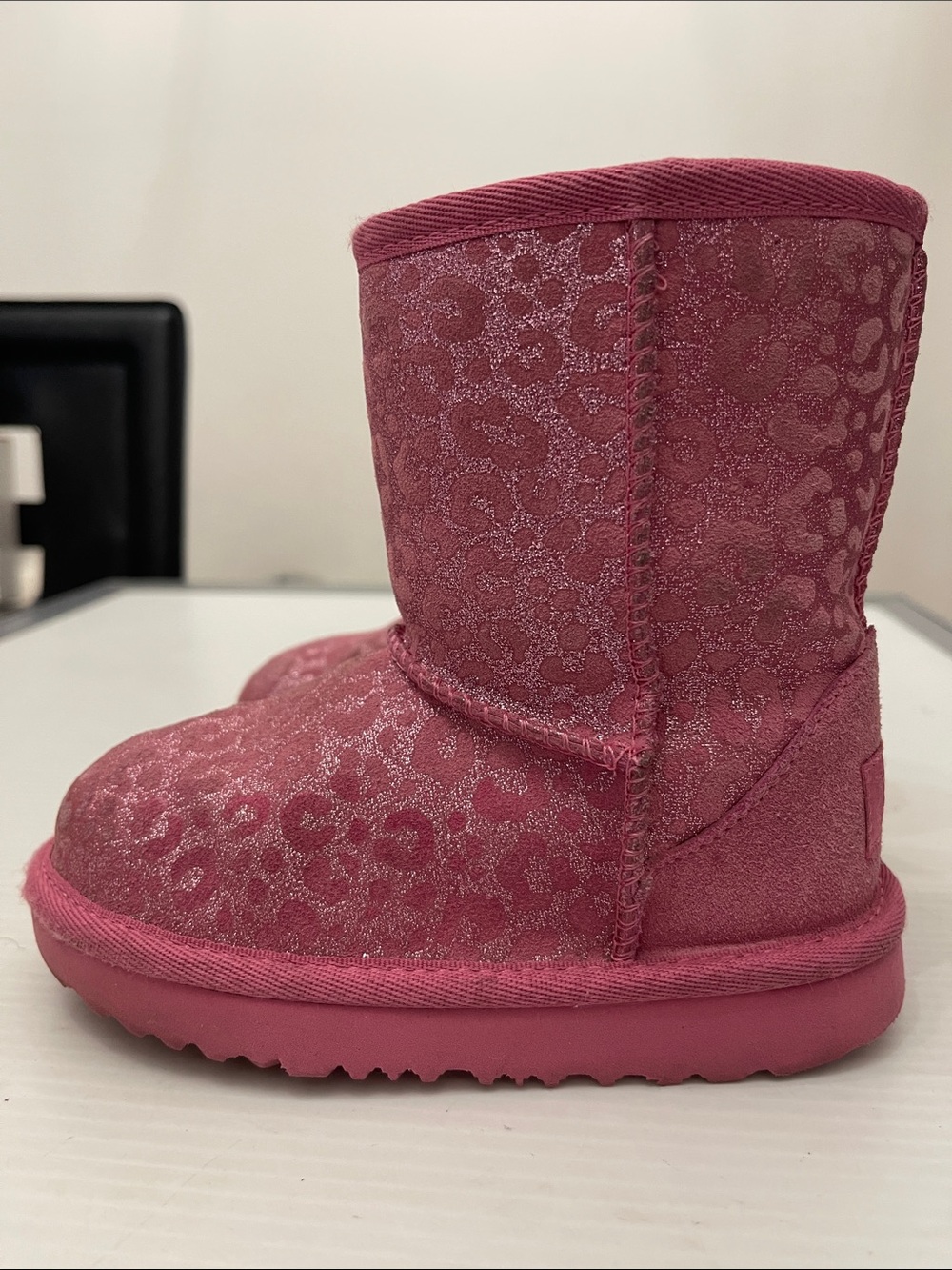 UGG CLASSIC II GLITTER BOOTS KIDS (1-3 Yrs) SIZE 9